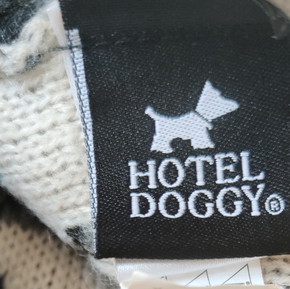 Hotel Doggie Black,White,Gray Knit Holiday Sweater w/ Snowflakes&Reindeers Sz Lg - Picture 3 of 10